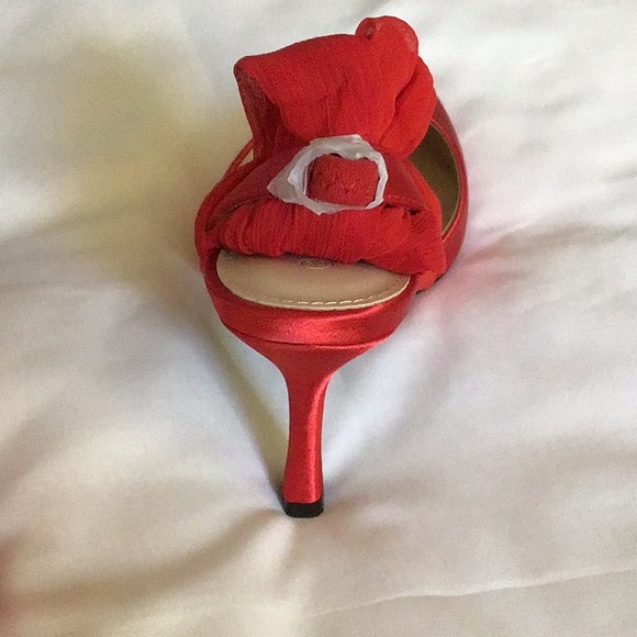 Coutgo Women Red Lace Up Satin Bow Closed Toe Pumps - Picture 7 of 7